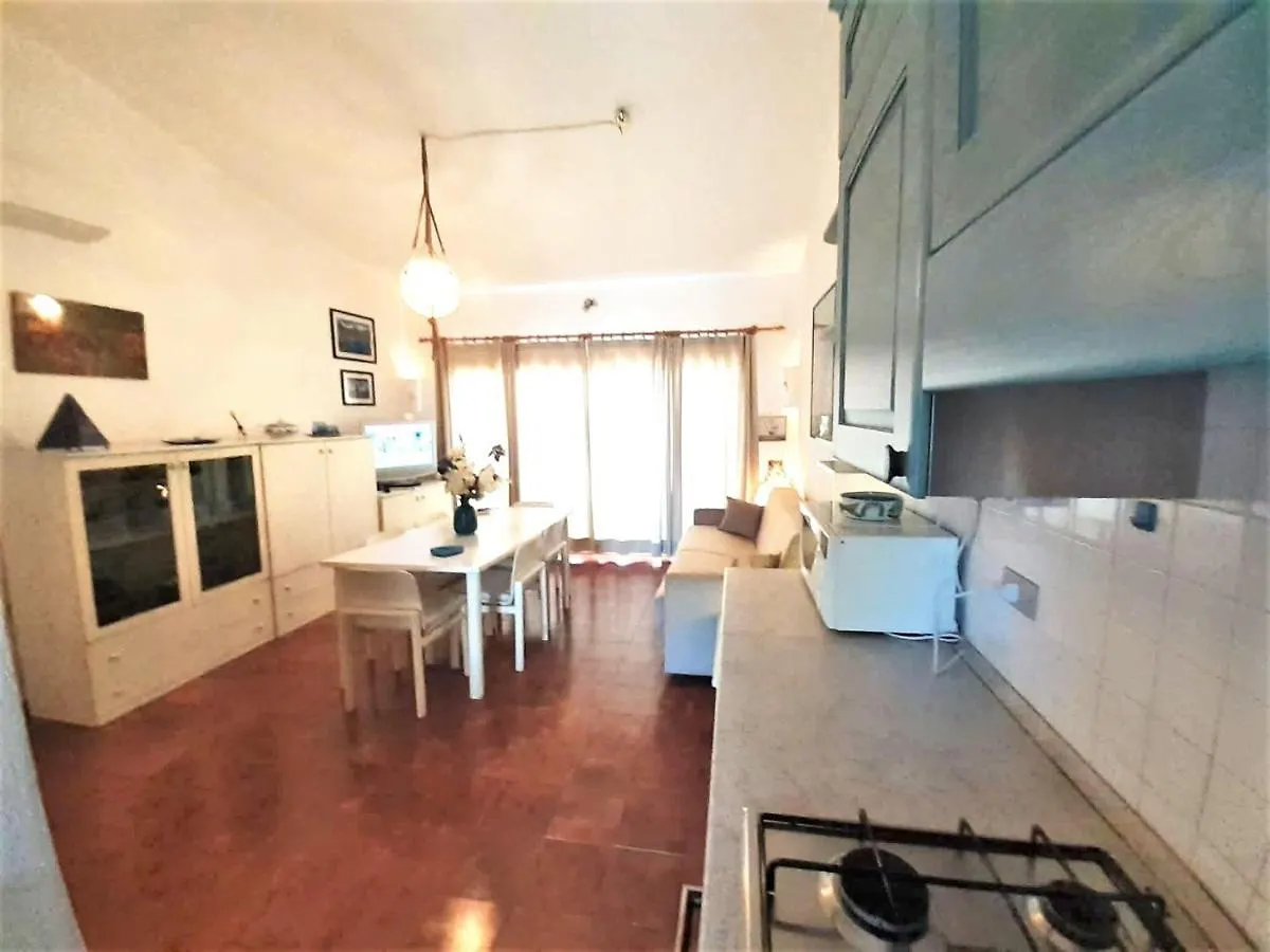 Inviting Holiday Home In Marinella With Shared Garden Marinella (Sardinia)