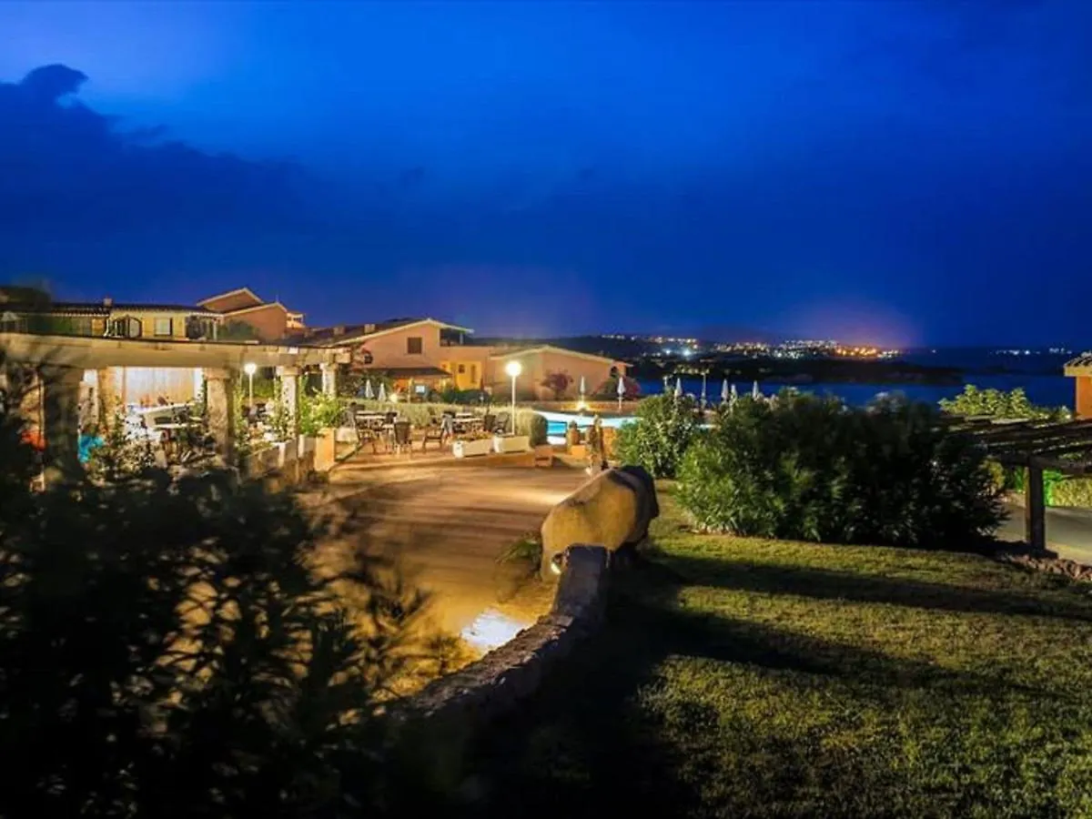 Inviting Holiday Home In Marinella With Shared Garden  Marinella (Sardinia)